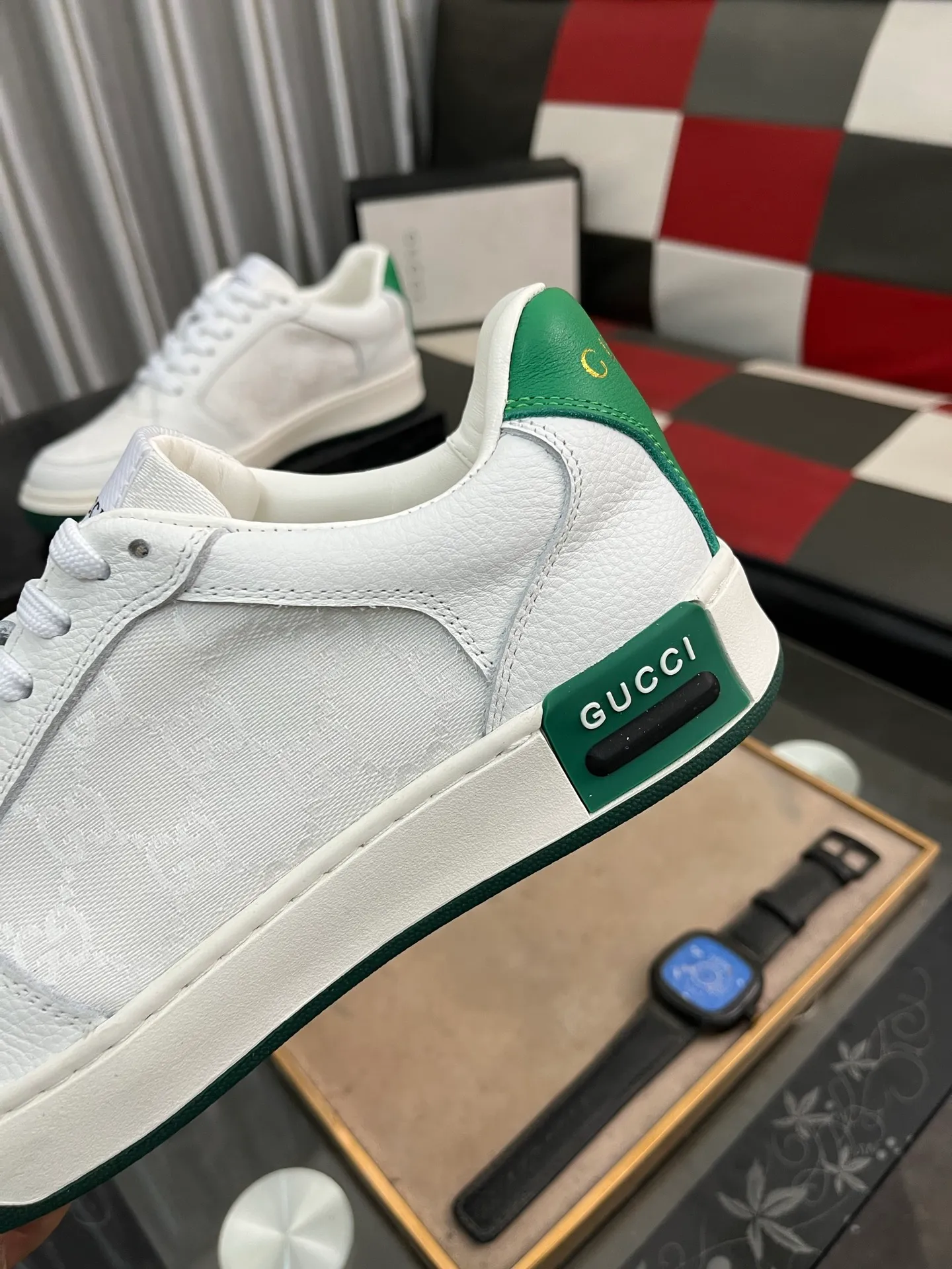 Men's shoes💰420⌚️⌚️[GUCCI] Gucci men's casual shoes are absolutely popular🔥The ultimate matching item for trendy men! The charm of super texture is unstoppable. This is the main recommendation. The upper is made of high-quality cowhide, with pig lining feet and wear-resistant rubber sole. It is noble and elegant! Extremely comfortable🎁🎁You can be as handsome as you want💪 Available in sizes 38-44 and 3️⃣colors